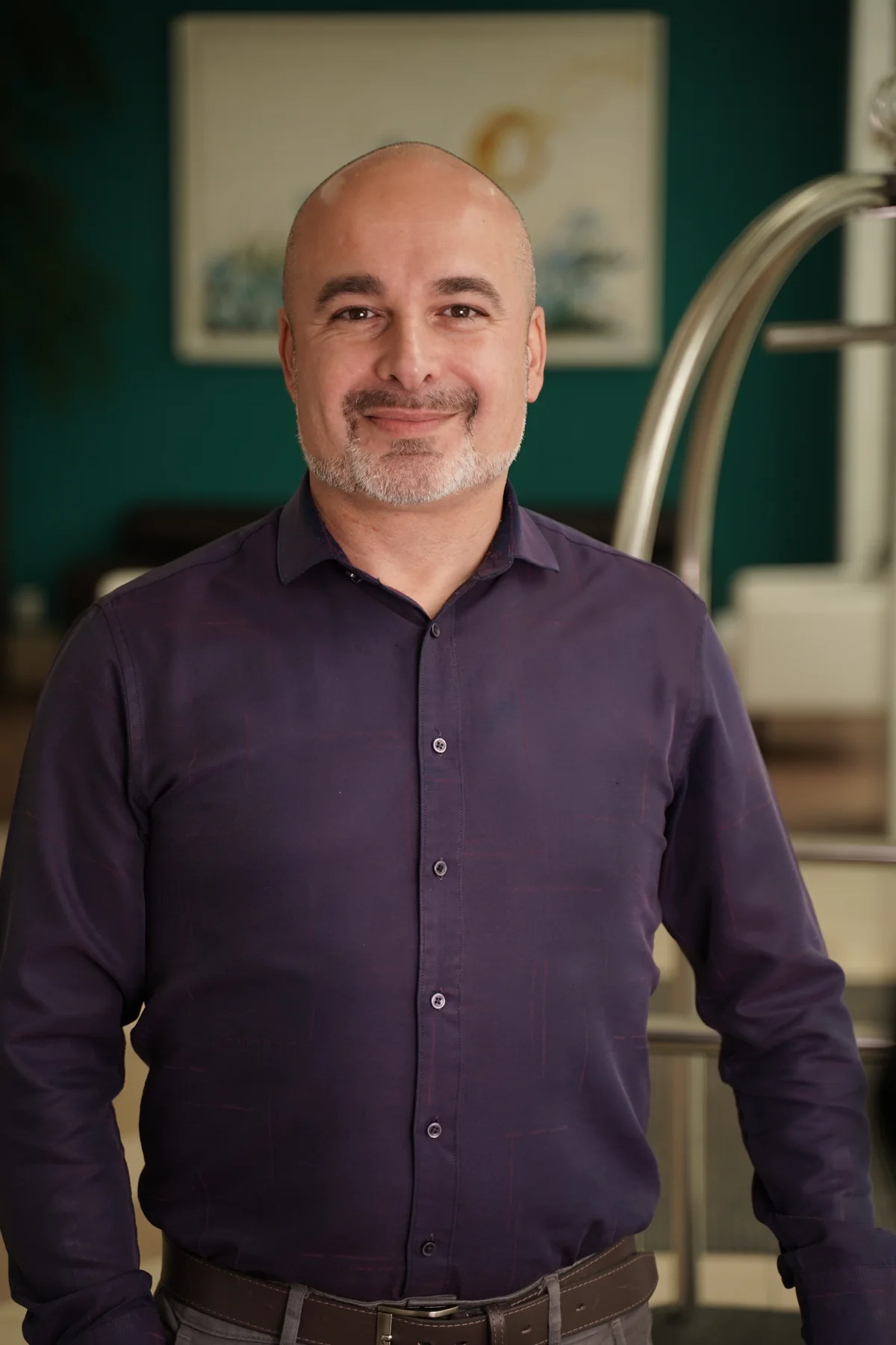 Luciano Vieira em ambiente de hotelaria